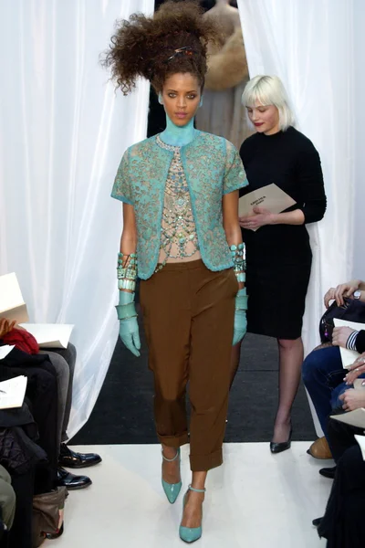 Look 10